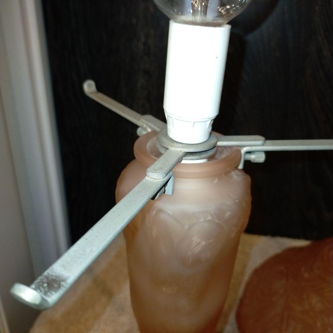 573 バラ柄のガラス製ランプ