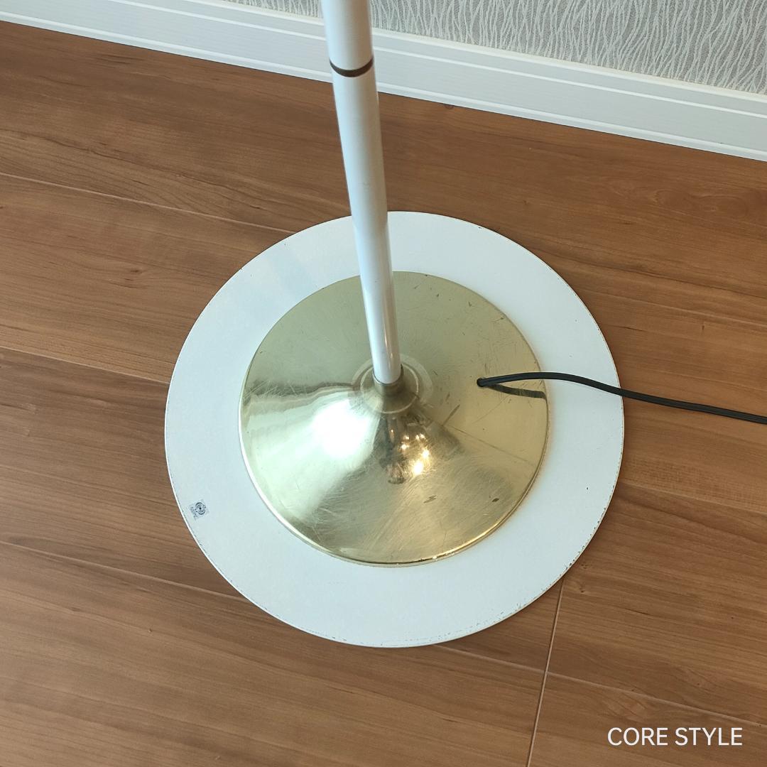 アンティーク調　３灯　照明スタンド　ガラスシェード