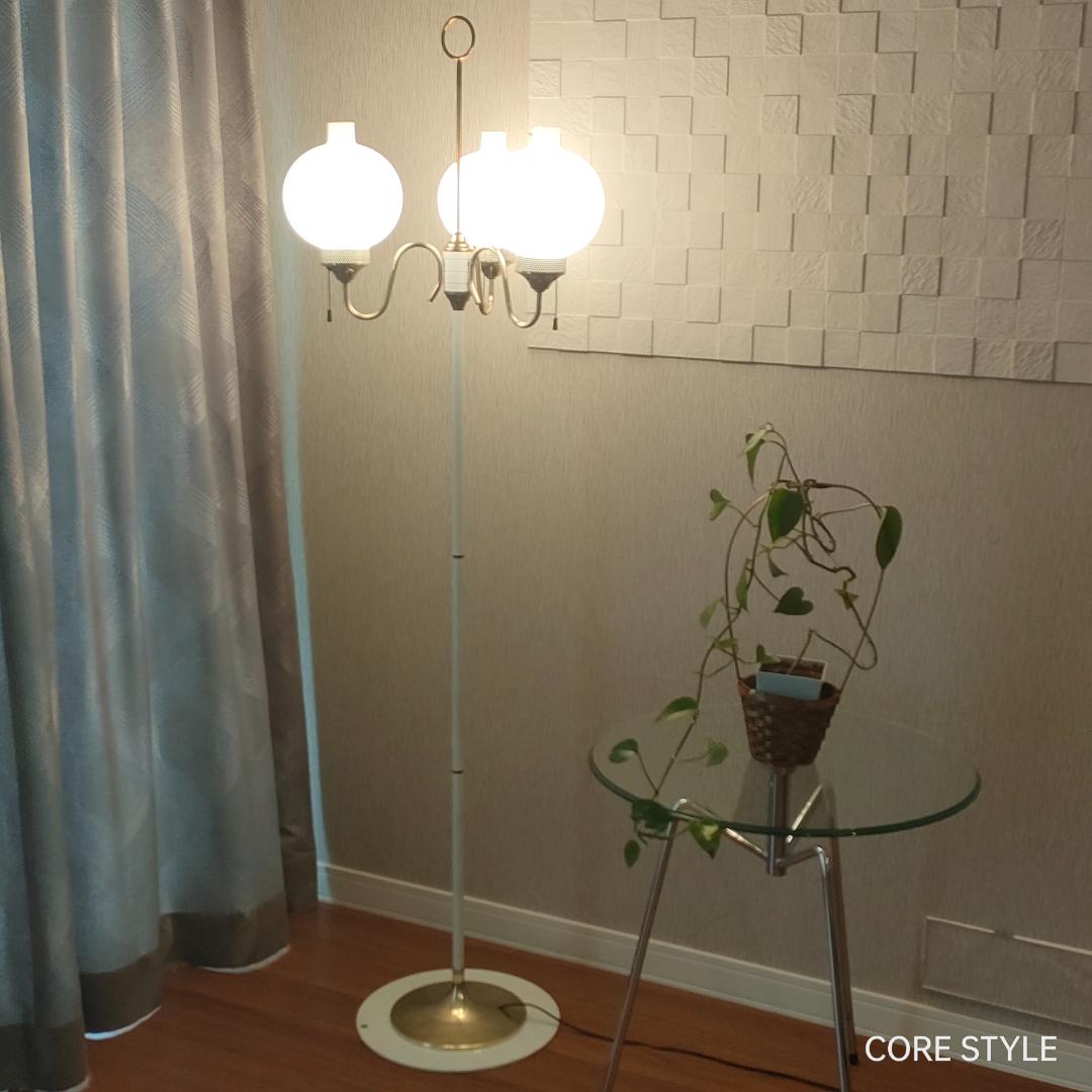 アンティーク調　３灯　照明スタンド　ガラスシェード