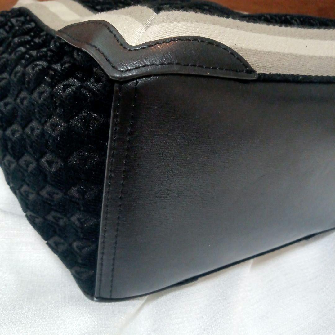 ANYA HINDMARCH トートバッグ