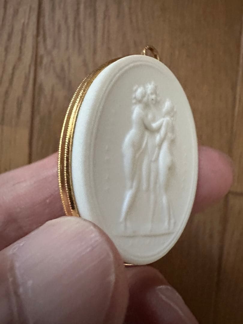 【芸術品】高級陶磁器！マイセン　チェーンペンダント。、白い磁器