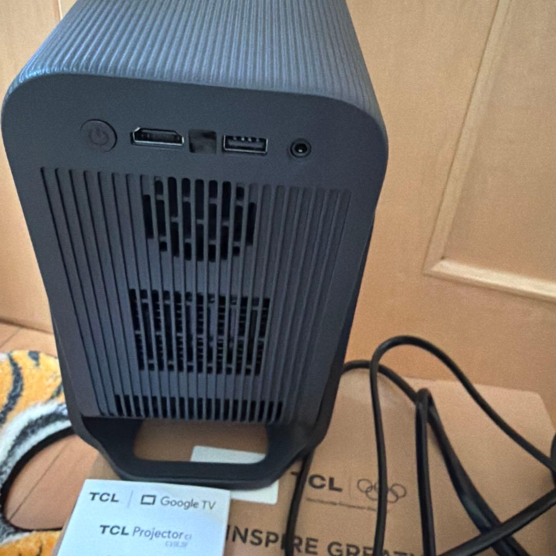 極美品】 TCLプロジェクターC1 ホームプロジェクター
