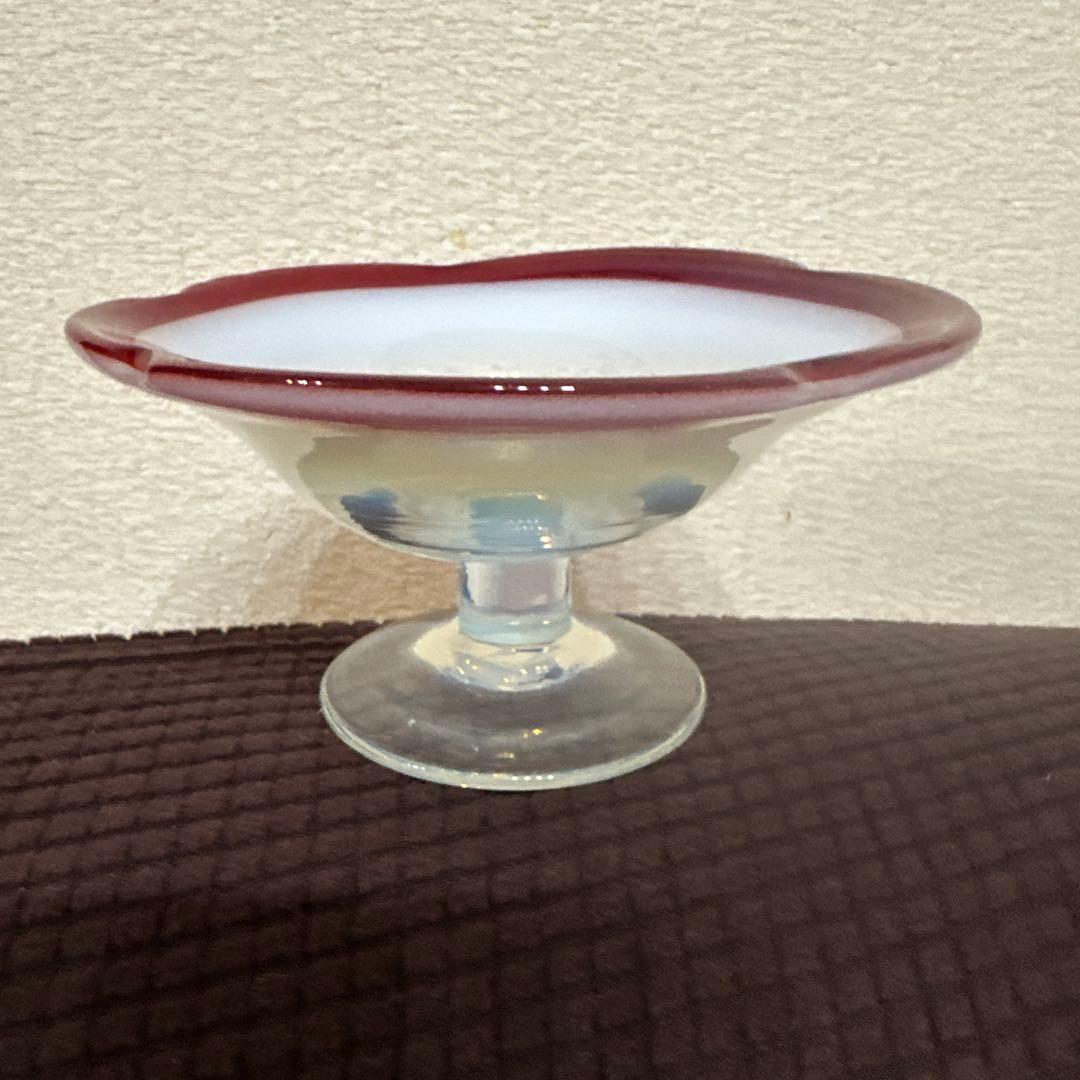 赤縁輪花氷コップ 乳白ぼかし　美品