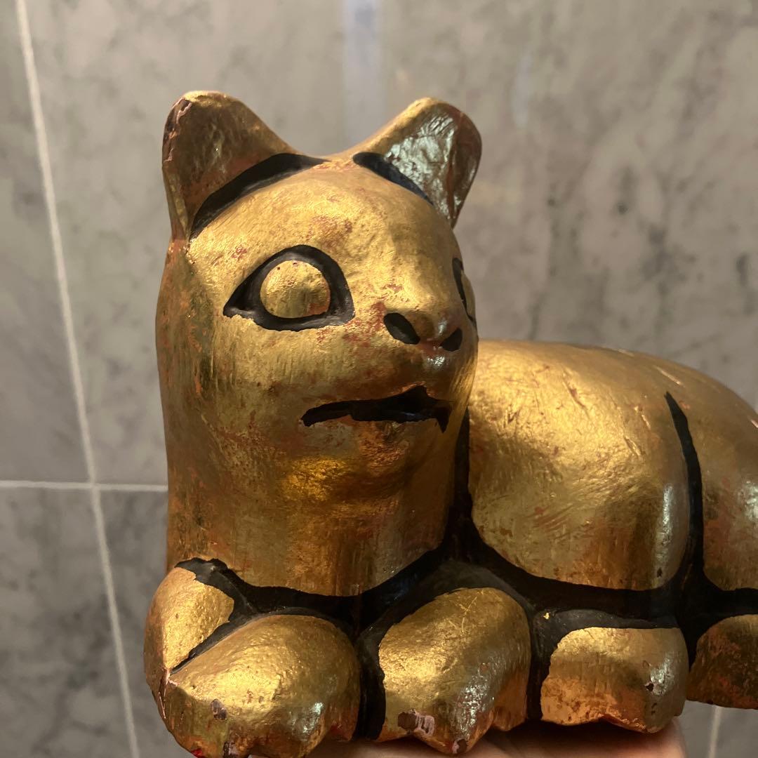 エジプトアンティーク　黄金に輝く木彫りのネコの彫刻オブジェ
