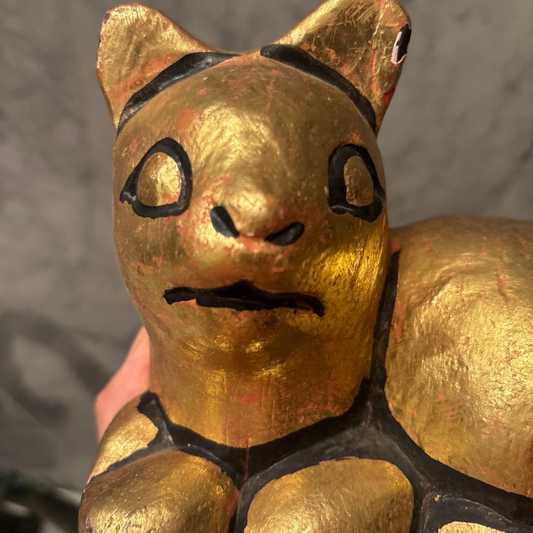 エジプトアンティーク　黄金に輝く木彫りのネコの彫刻オブジェ
