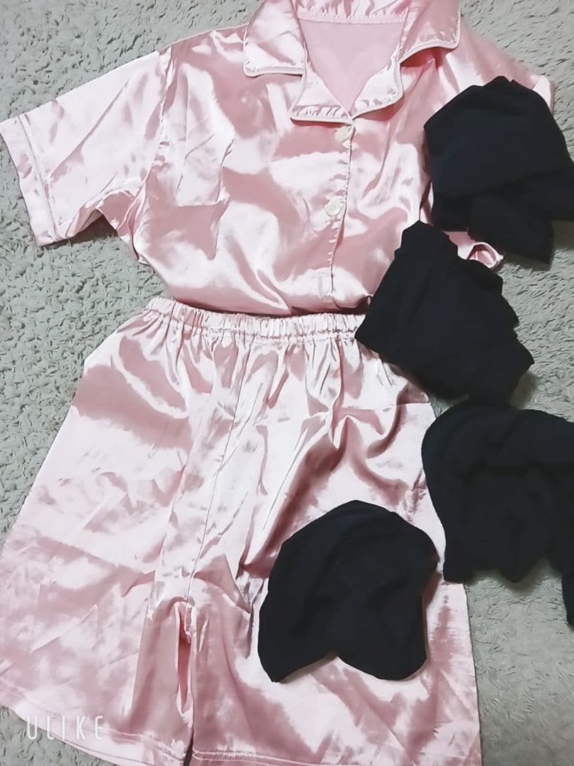 専用・ピンクサテンルームウェアと黒タイツとニーハイセット