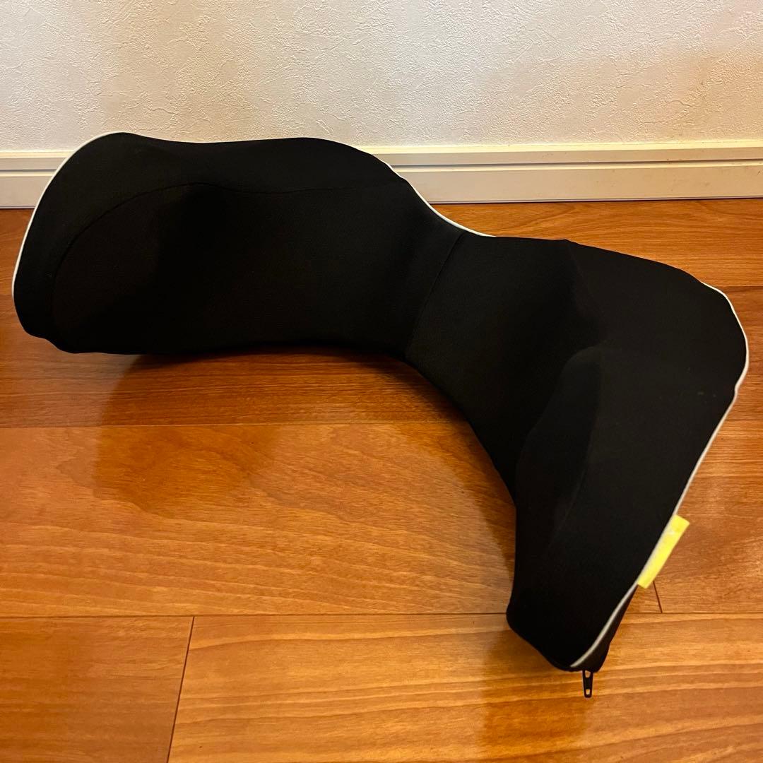 【美品】西川　keeps 腰枕　ランバークッション　ブラック