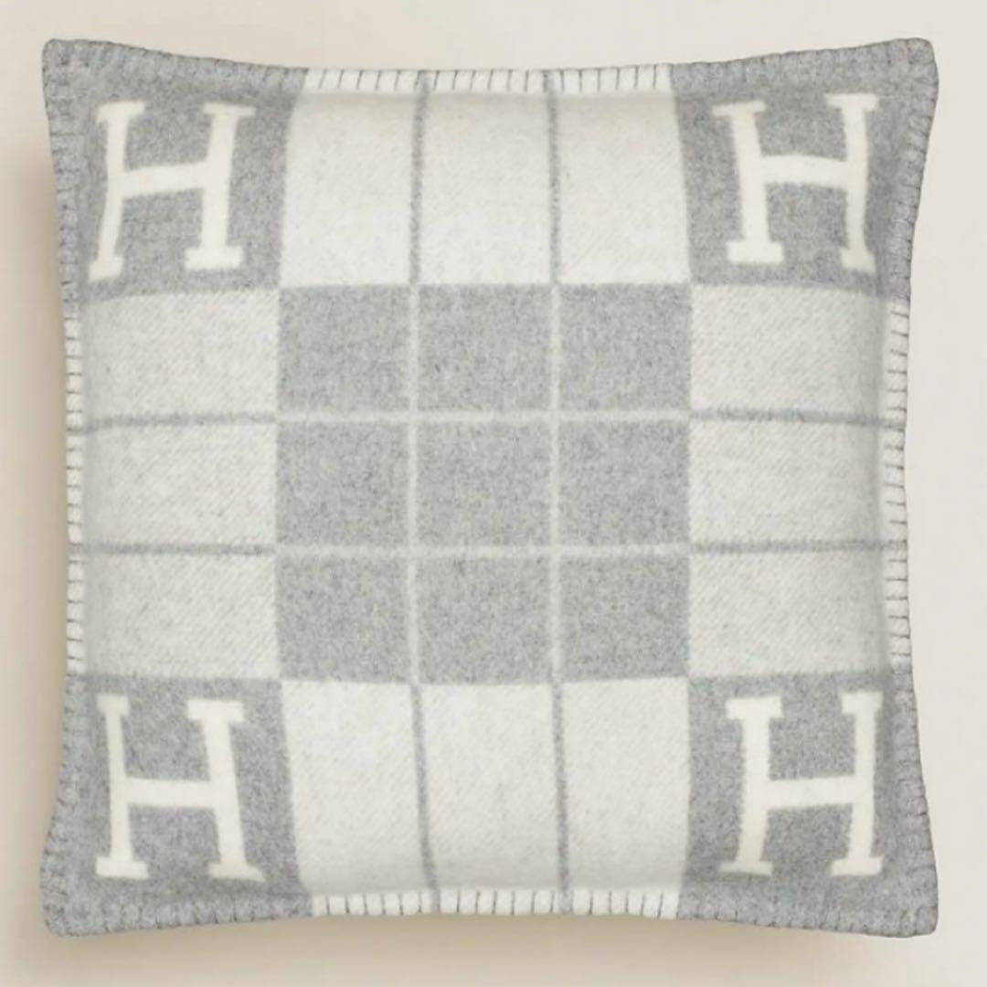 新品未使用品/HERMES/エルメス クッション《アヴァロンIII》 PM