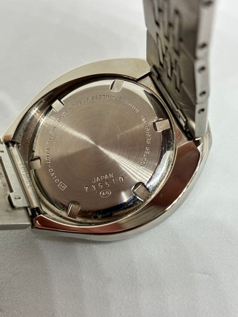 希少✨SEIKO ALBA AKA V707-0A10 クォーツ 腕時計　レッド