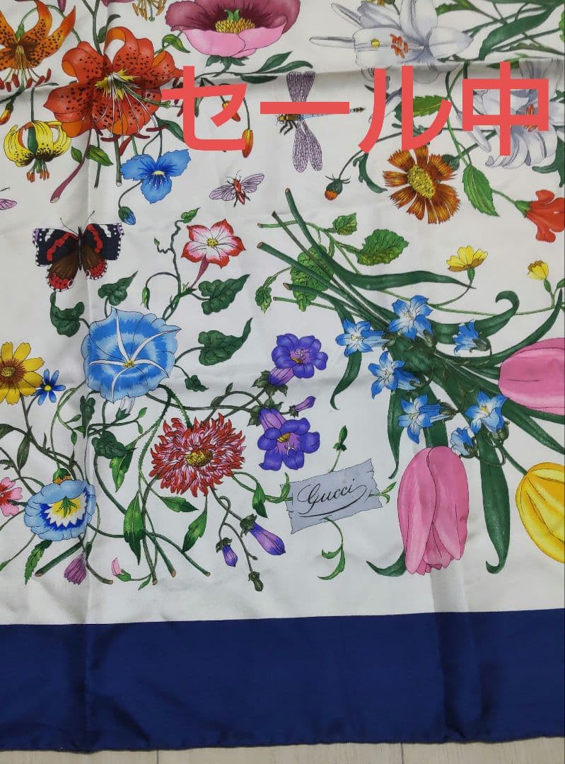 GUCCIの華やかな花柄スカーフ　ビンテージ 　シルク100%　 Italy製