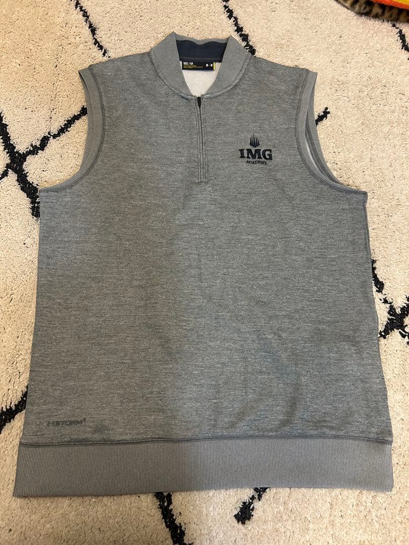中綿ベスト　新品未使用　アンダーアーマー　ゴルフ　IMGアカデミー
