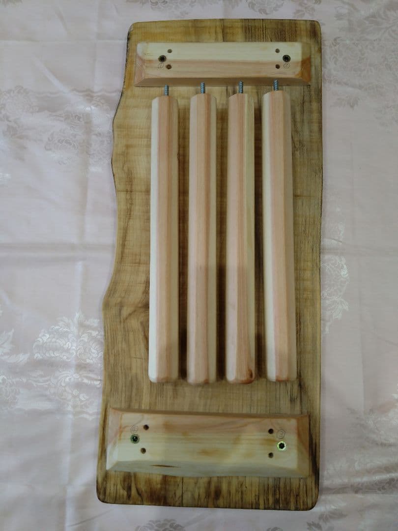 ケヤキのテーブル⑯　ちび怪獣八七❕ケヤキの模様が綺麗な耳付テーブル