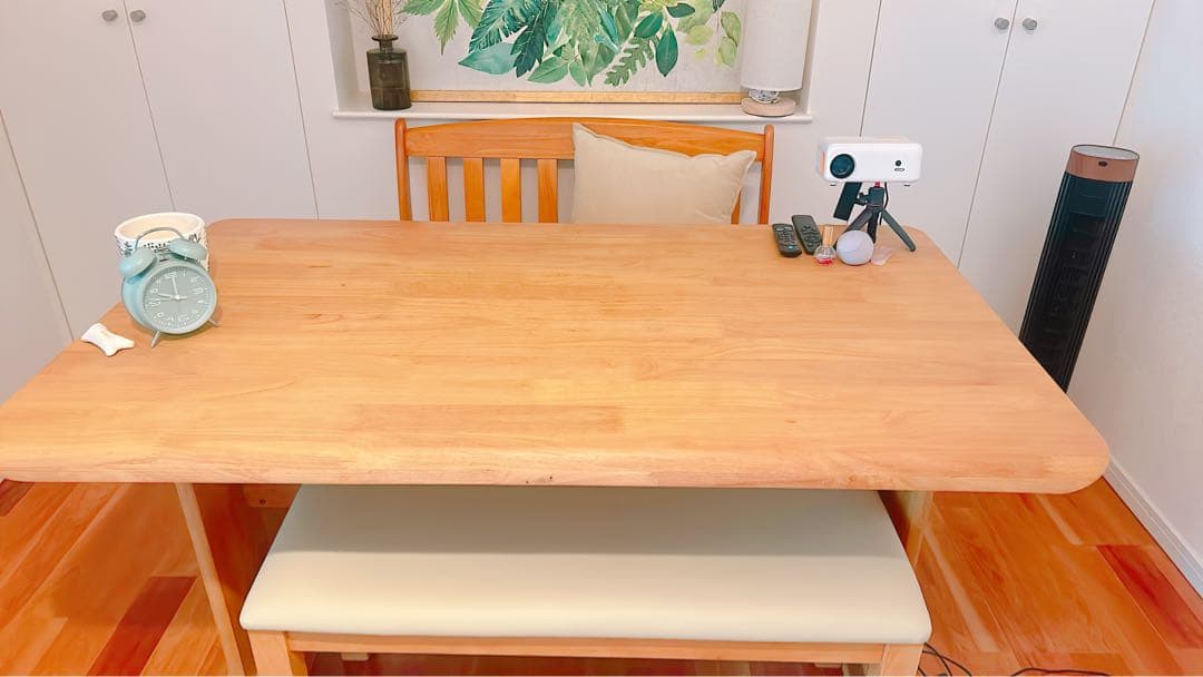ナチュラルウッドのダイニングテーブル