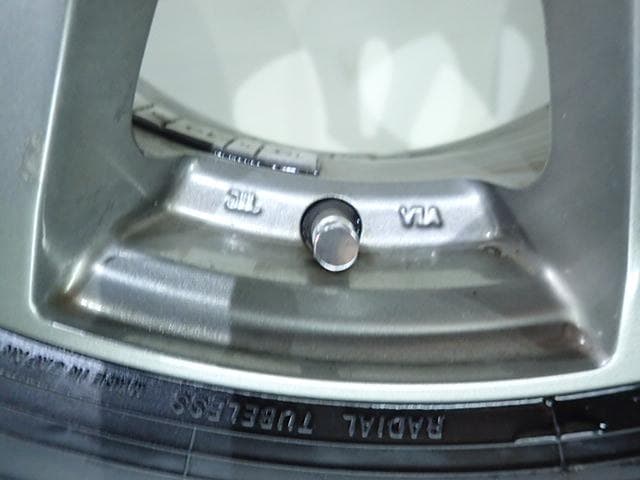 B1036【送料無料】スタッドレスタイヤ 195/65R15 4本セット