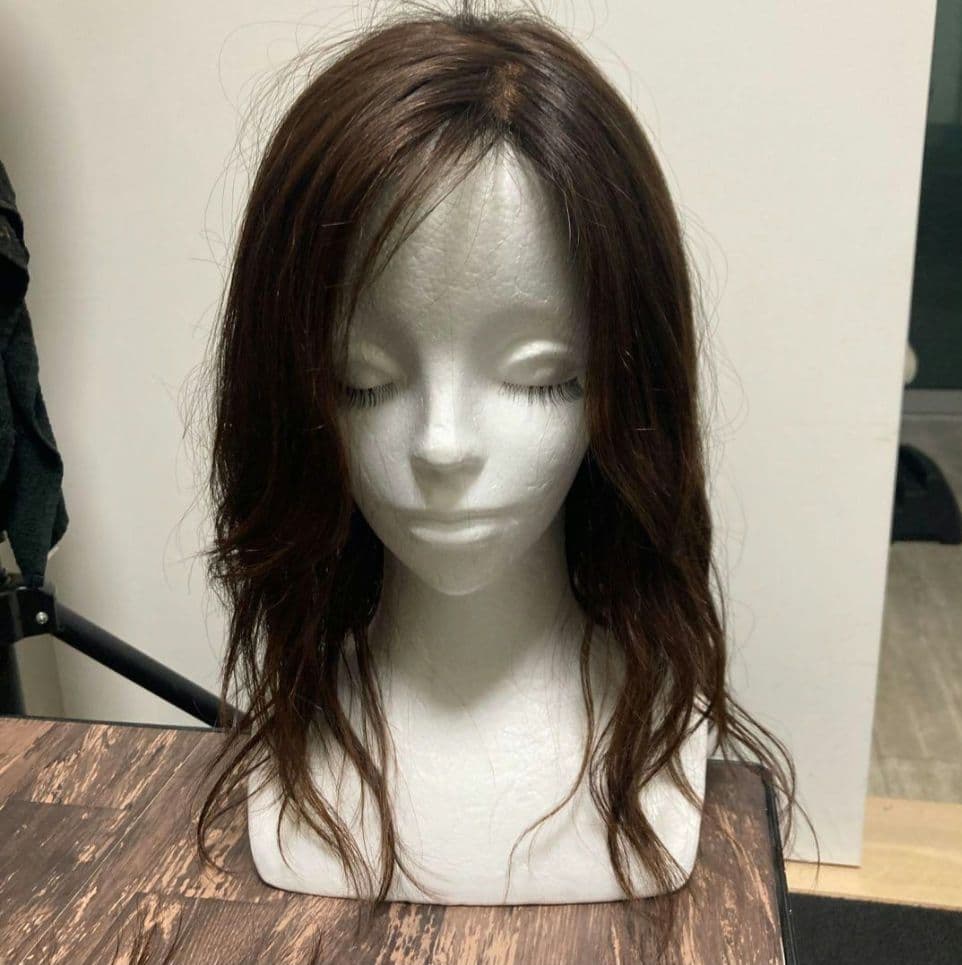 まるです。人毛ウィッグ　ウィッグ　パーマ　ミディアム　ロング