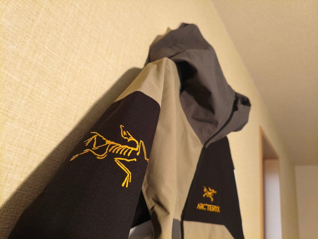 \"Arc'teryx × Beams\" gore-tex Beta Jacket