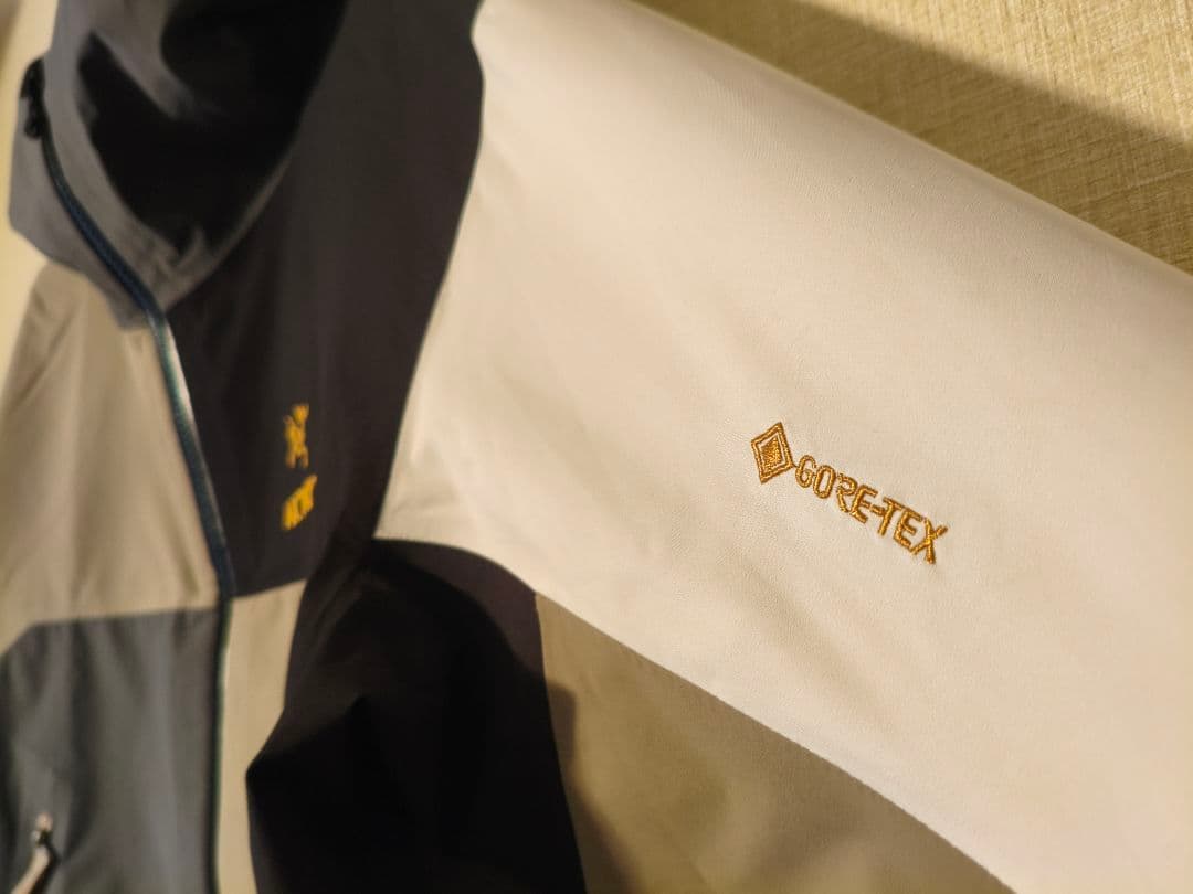 \"Arc'teryx × Beams\" gore-tex Beta Jacket