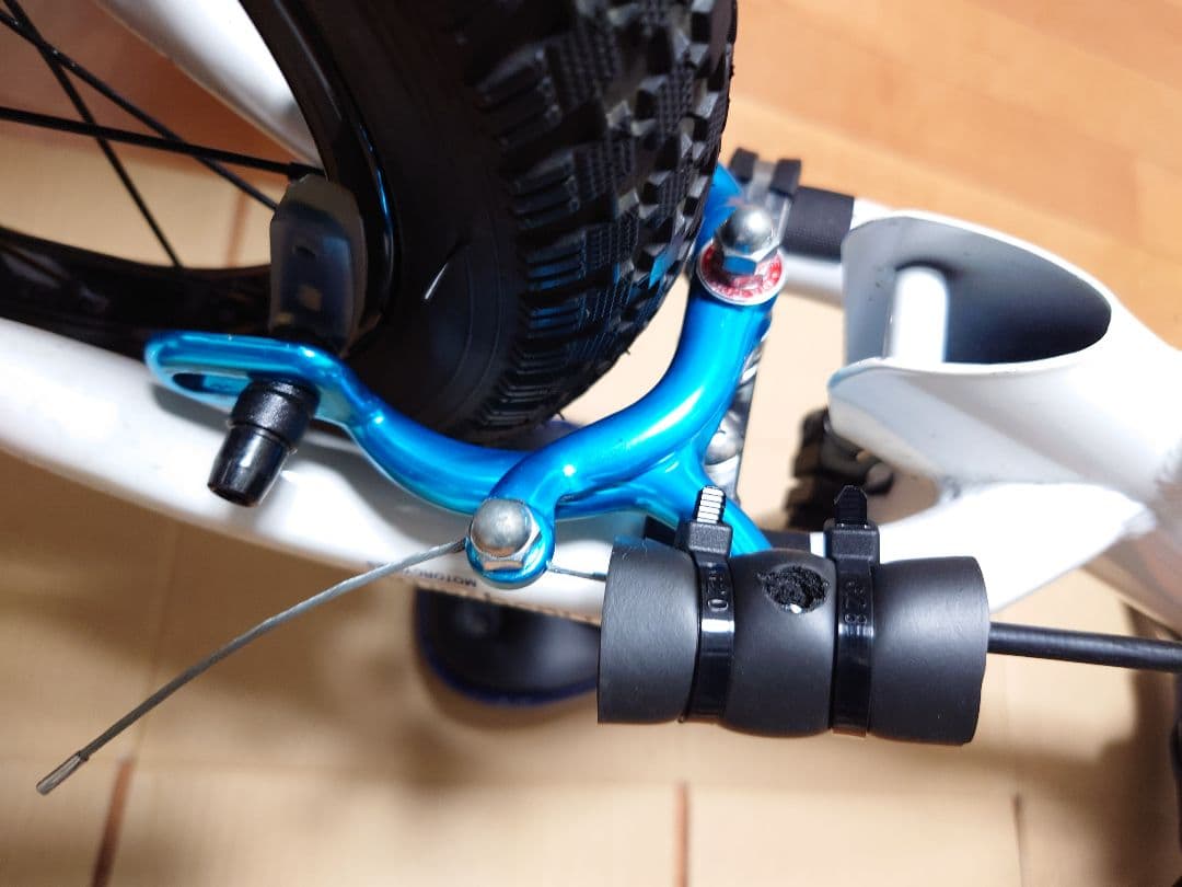 Husqvarna トレーニングバイク　ストライダー　ヘルメット、プロテクター付