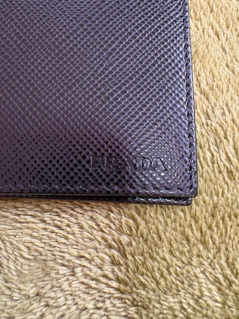 PRADA 黒 二つ折り財布未使用品