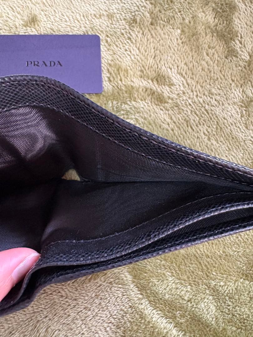 PRADA 黒 二つ折り財布未使用品