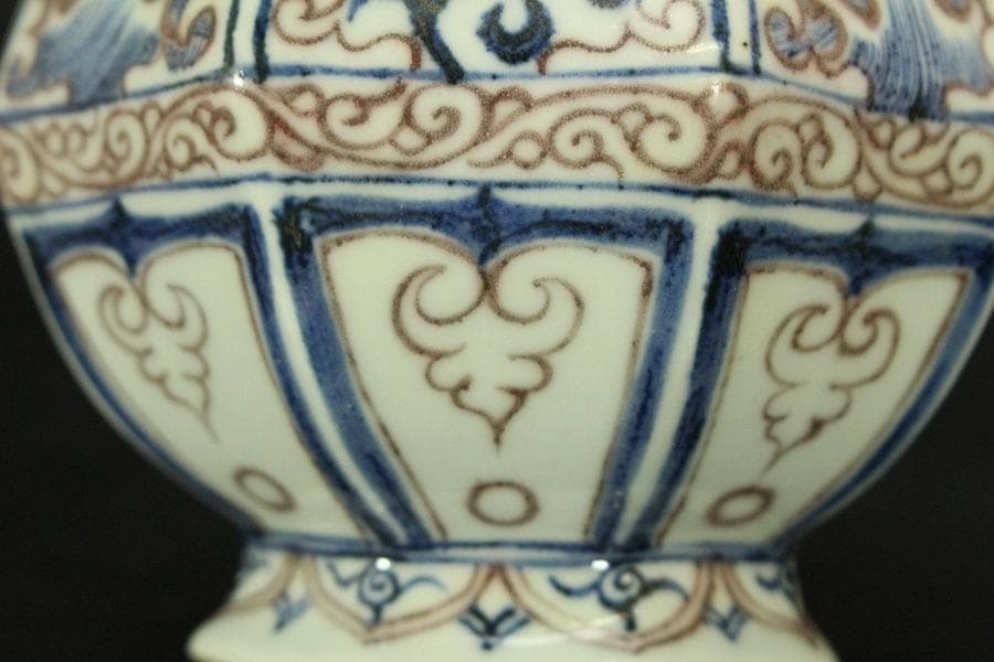 中国美術 青花紅 蓮花紋 八方瓶(A817)