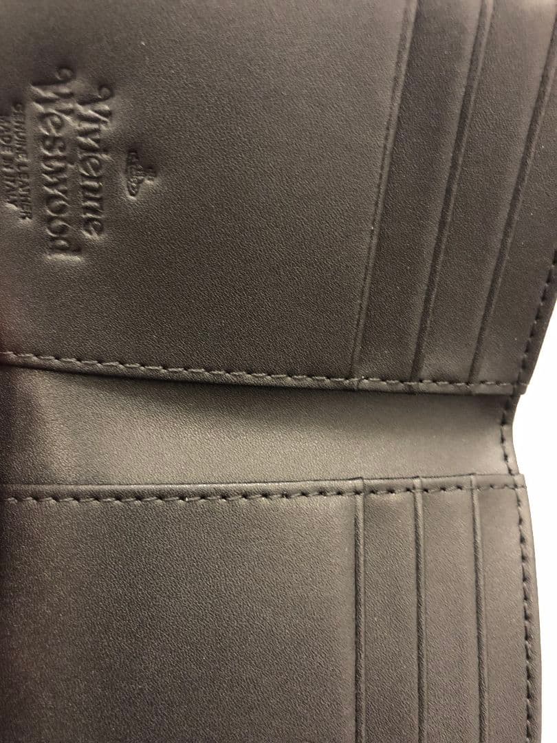 Vivienne Westwoodブラック エンボス 三つ折り財布