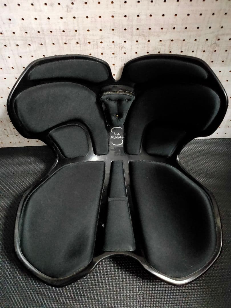 683.Style Athlete(スタイルアスリート) 骨盤サポート座椅子