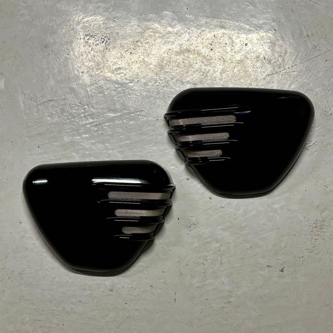 モートーン triumph用サイドカバー　左右セット