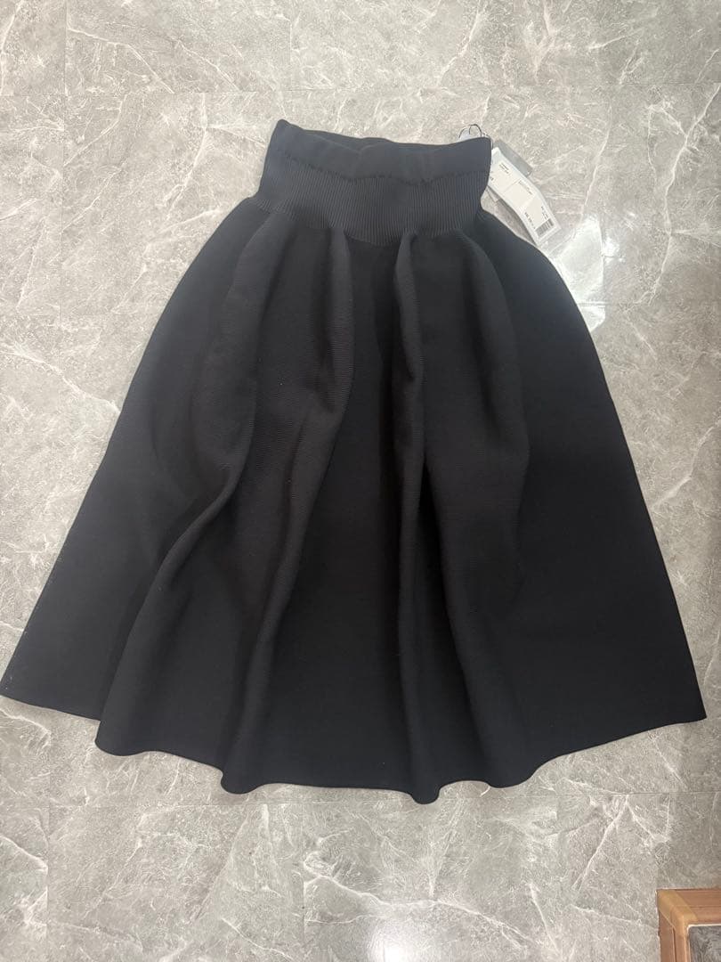 CFCL黒 フレアスカート ひざ下丈