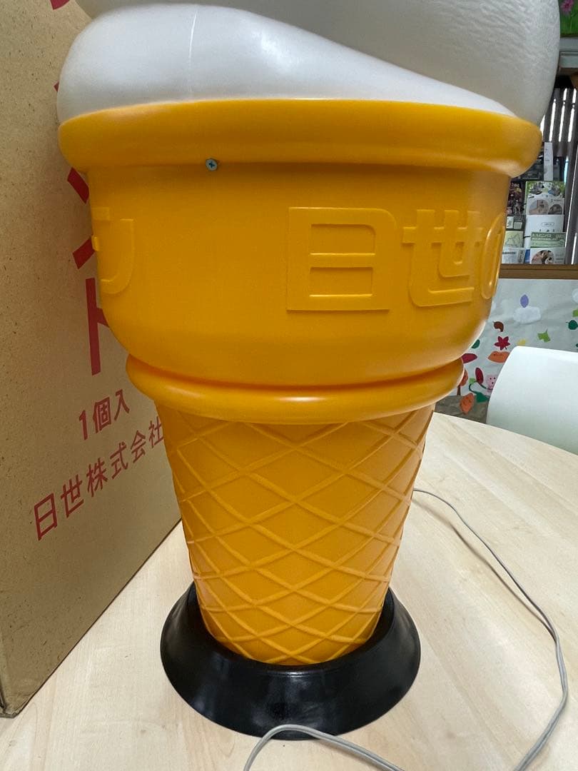 ち*ん様 アイスクリーム型フロアスタンドライト(日世のコーン)