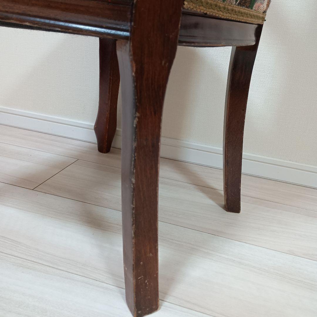 アンティーククマ刺繍 木製椅子