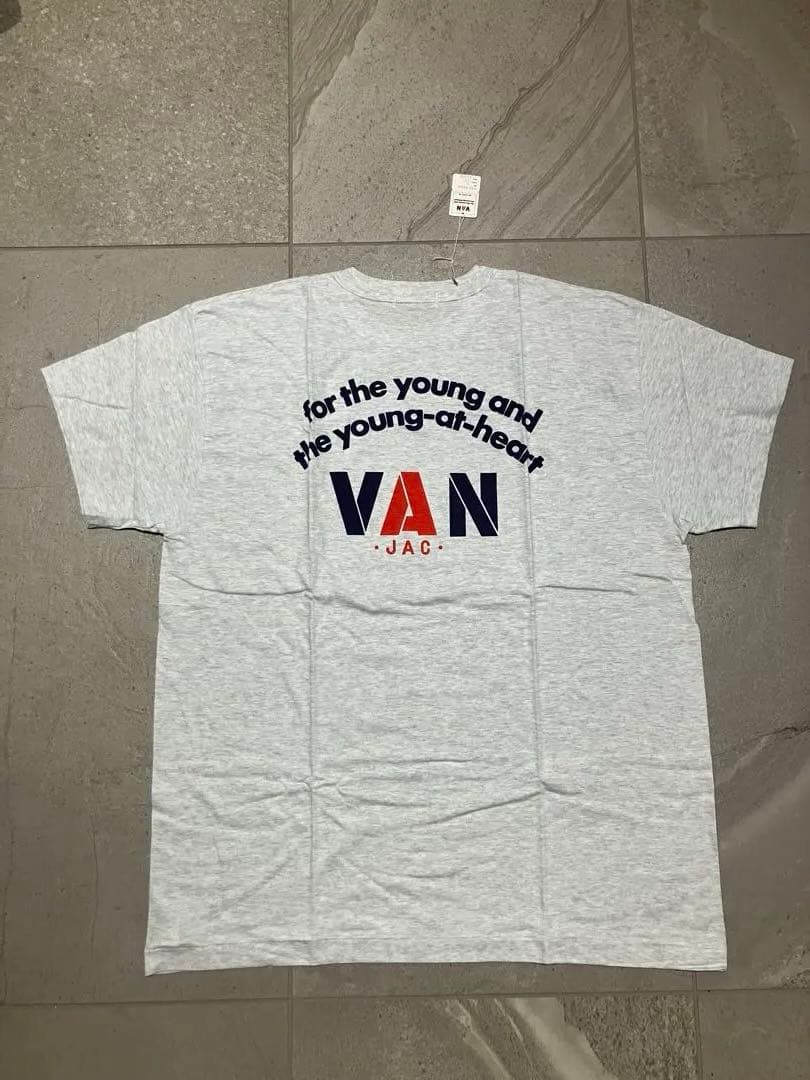 VAN JACKET ロゴTシャツ