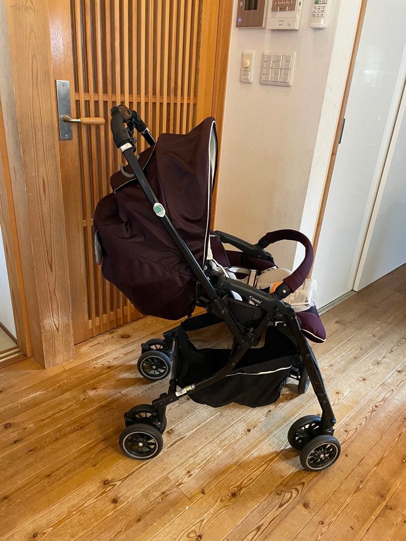 combi メチャカルハンディオート4キャス plus コンビ　ベビーカー