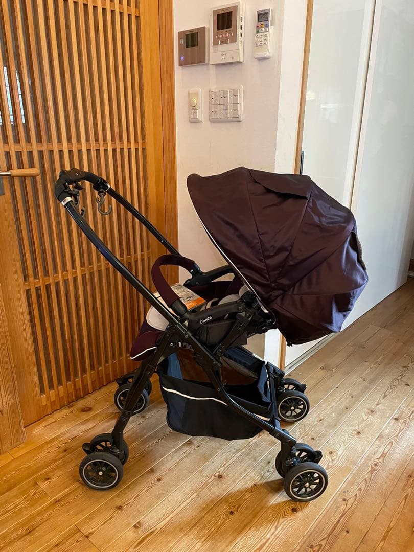 combi メチャカルハンディオート4キャス plus コンビ　ベビーカー