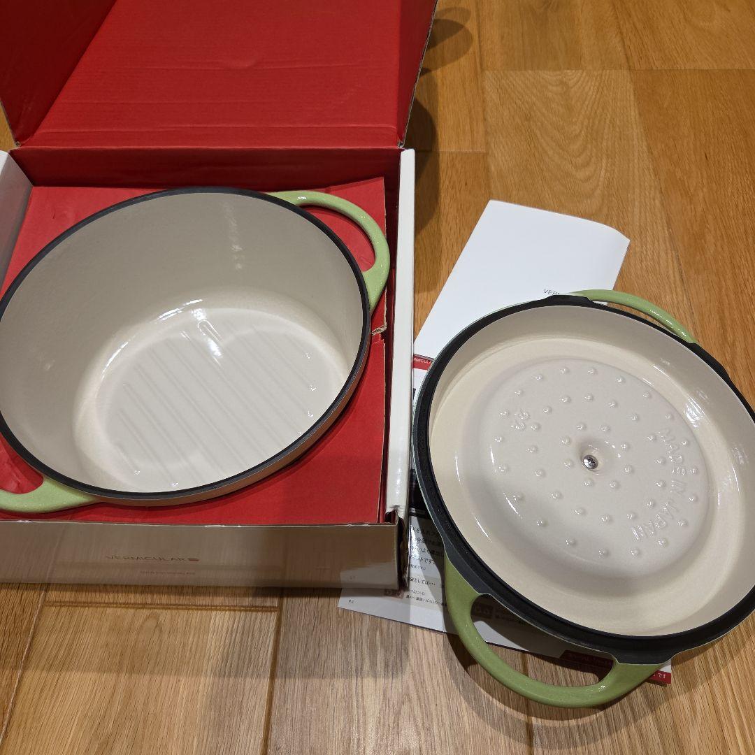 超美品バーミキュラオーブンポットラウンド　ライトグリーン両手鍋 22cm