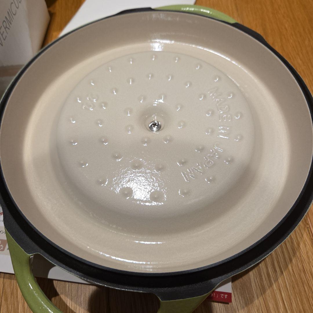 超美品バーミキュラオーブンポットラウンド　ライトグリーン両手鍋 22cm