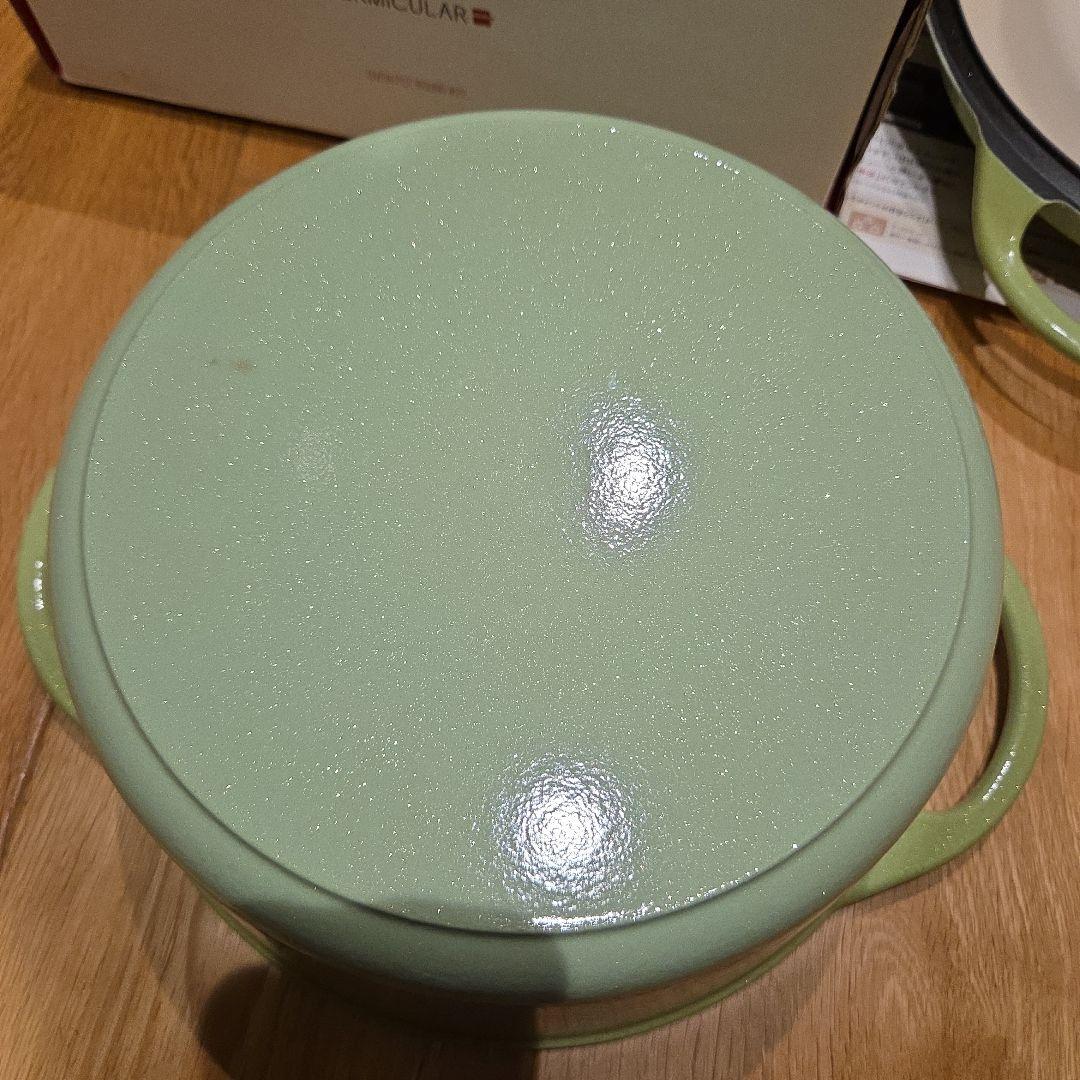 超美品バーミキュラオーブンポットラウンド　ライトグリーン両手鍋 22cm