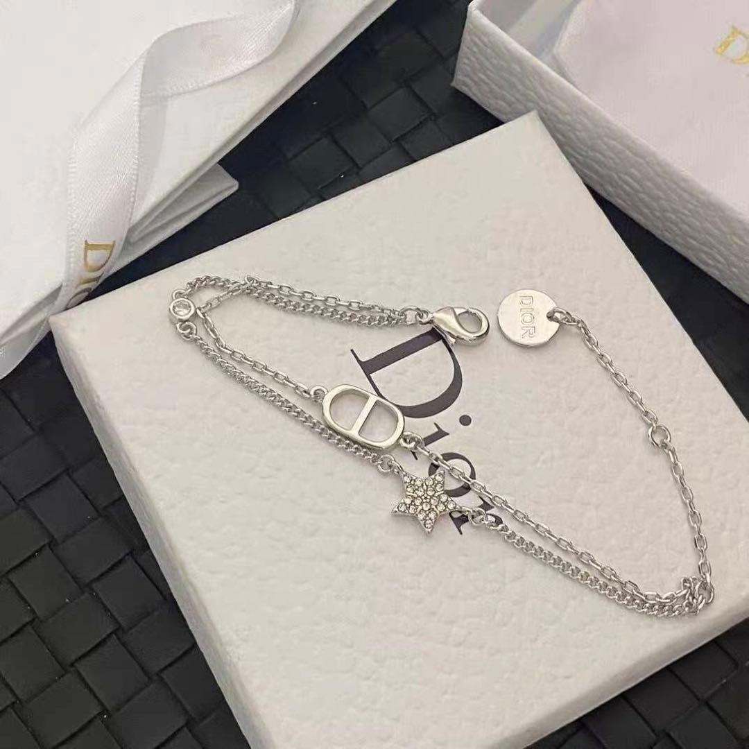 本日限定値下げ！Dior シルバーチェーンブレスレット 星型チャーム付き