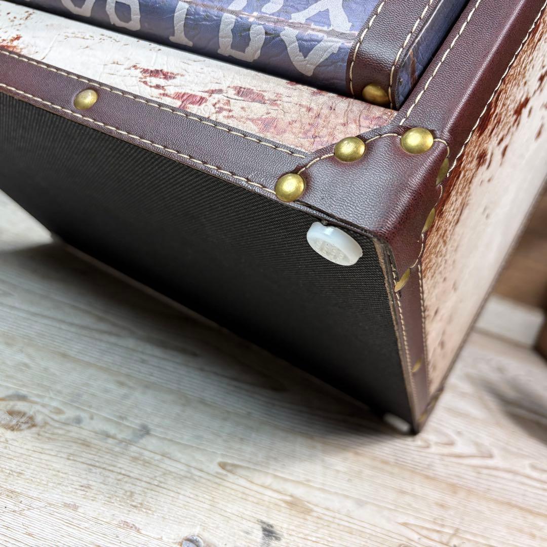 アンティークビンテージ調レザートランクチェスト四段洋タンス収納木製飾り棚レール付