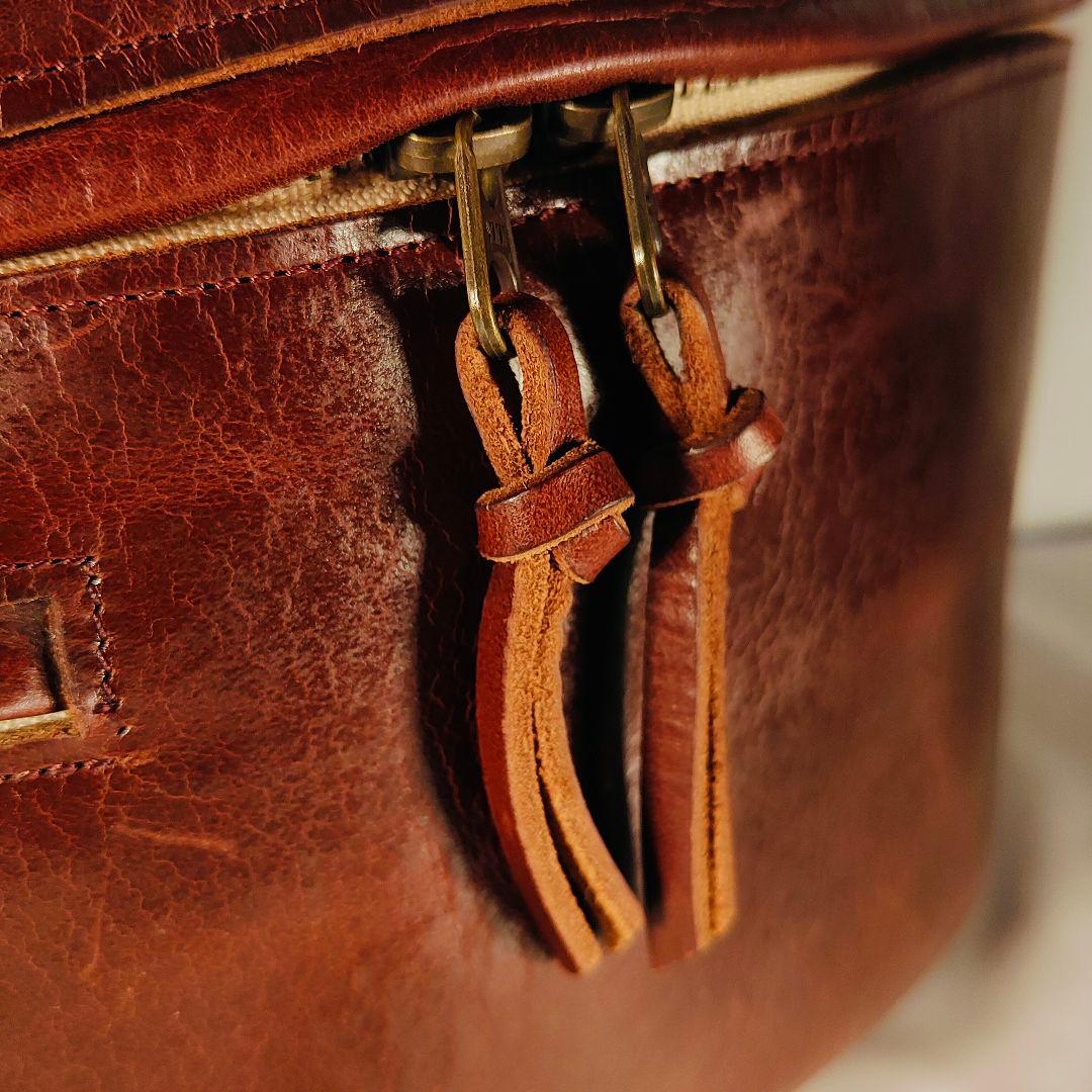 割引価格中【極上完売品】The child mind 高級極厚革ボディバッグ