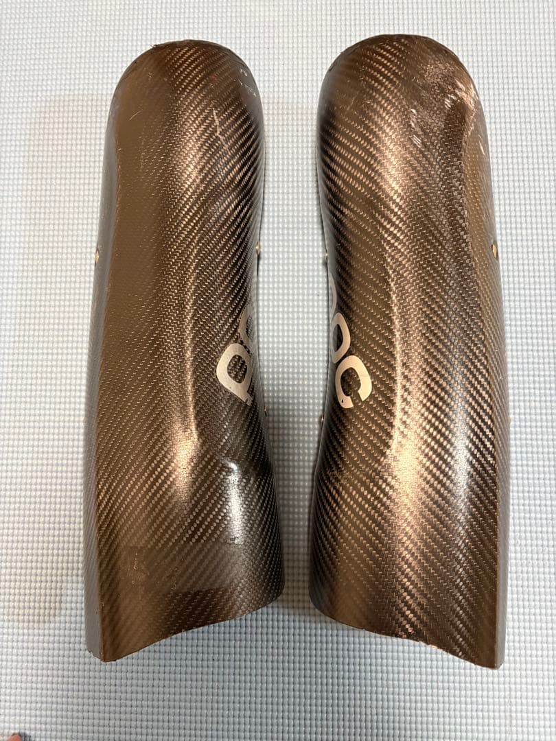 POC カーボン　レガース