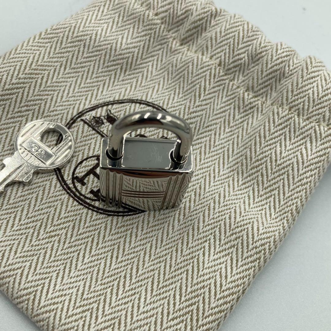 ！極美品！　エルメス　南京錠　鍵付き　シルバー