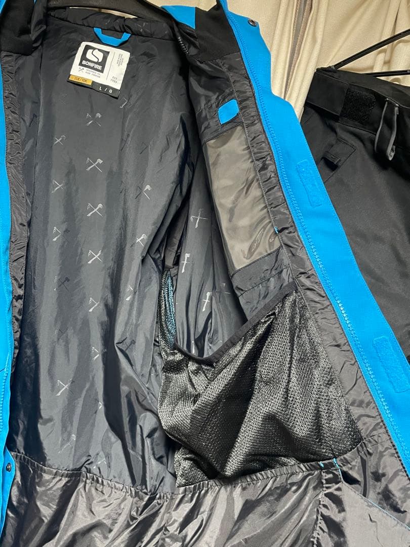 スノボウェア上下Lサイズ　上BONFIRE 下VESP