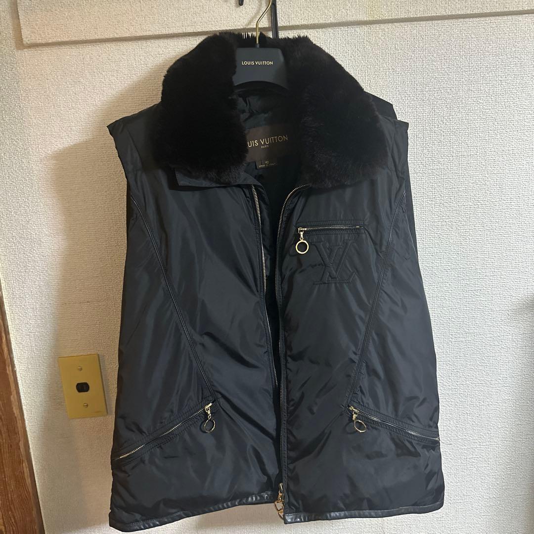 ルイヴィトン　モノグラム裏地ダウンベスト