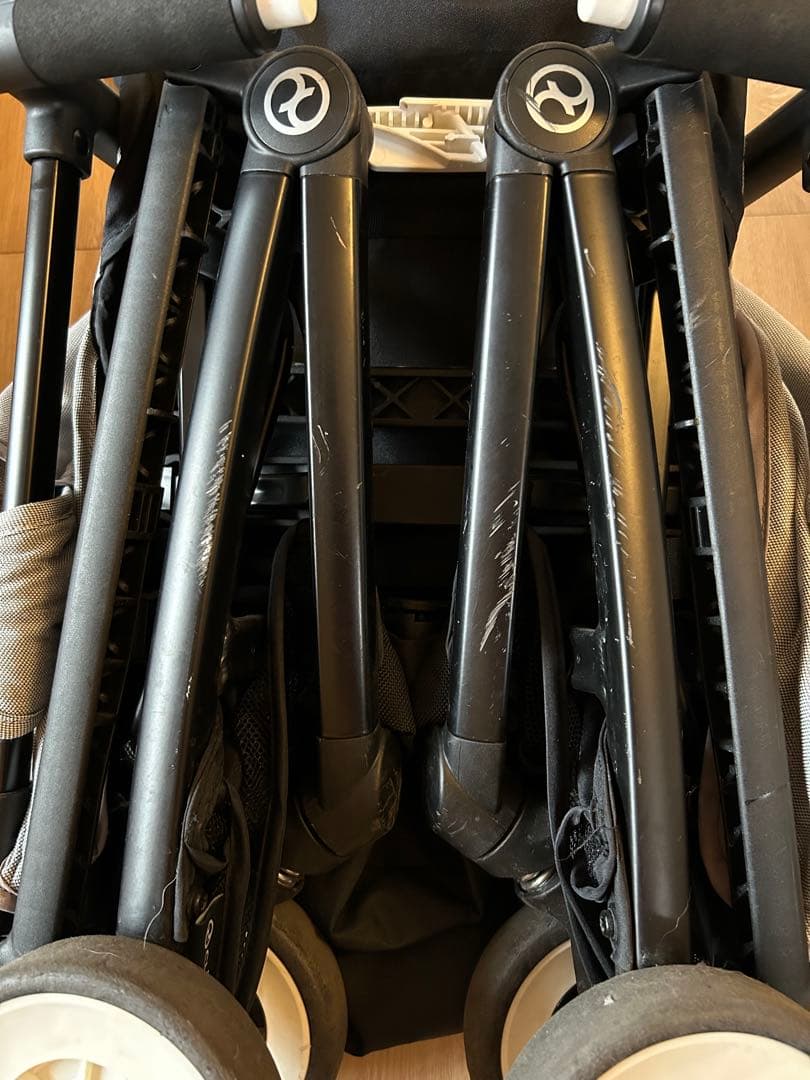 サイベックス　ベビーカー　グレー