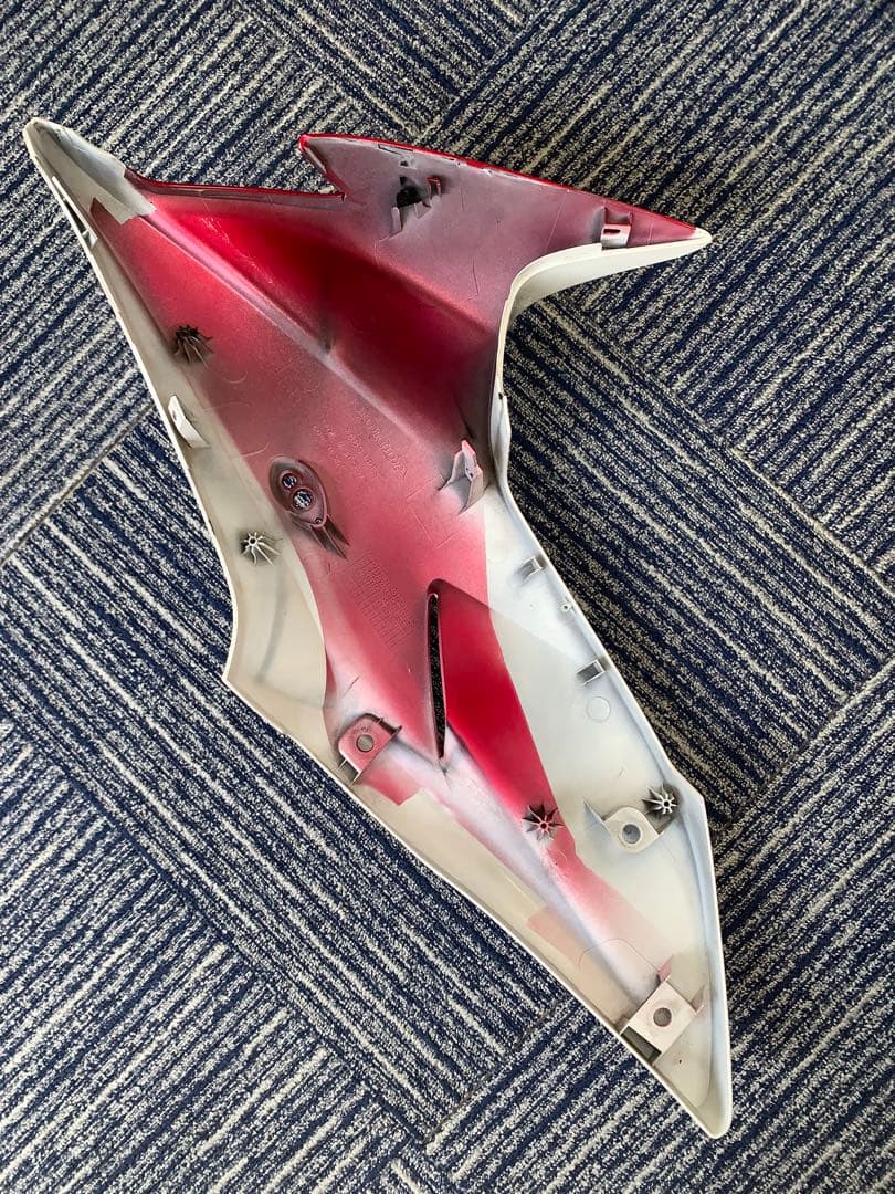 cb1300sb sc54アッパーカウル　右