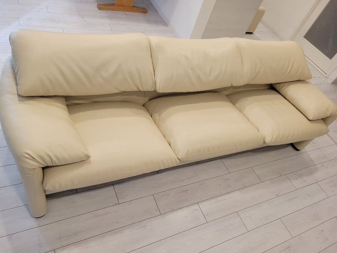 【引越大特価】カッシーナマラルンガ　レザーソファー3人掛けクッション2個付き