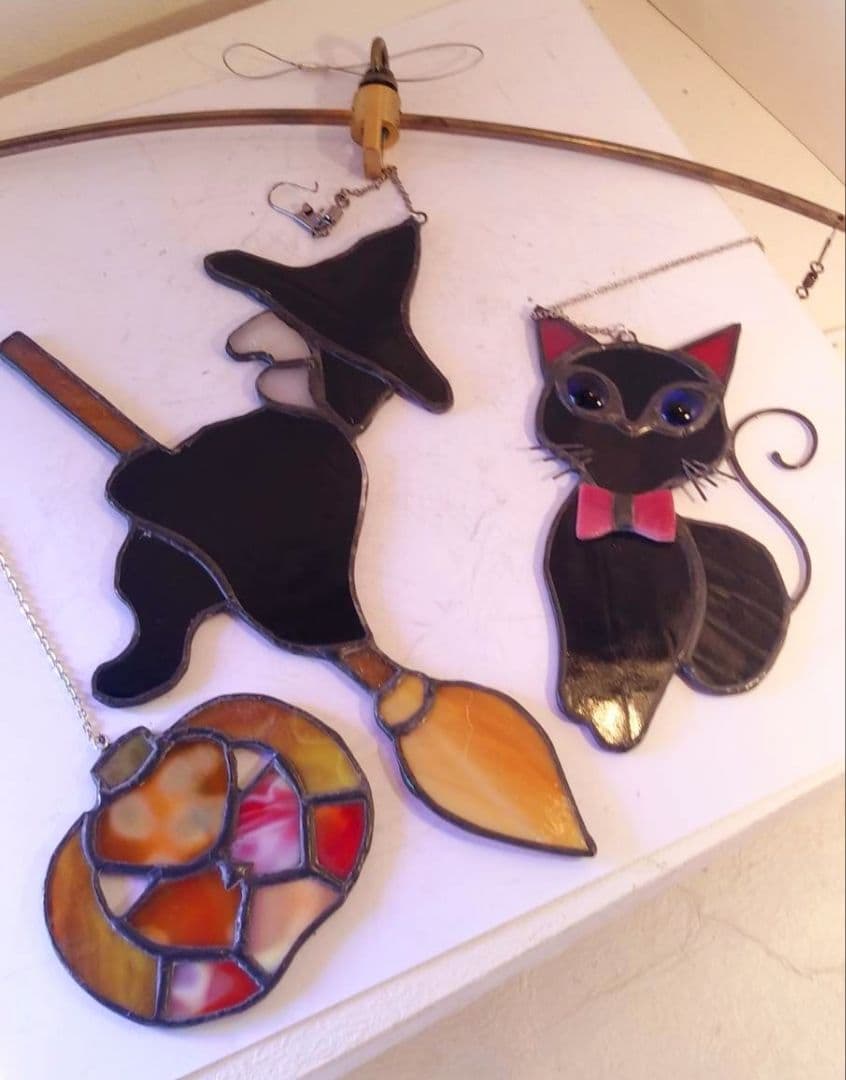 ハロウィンに　ステンドグラス　モビール(黒猫、魔女、おばけ)