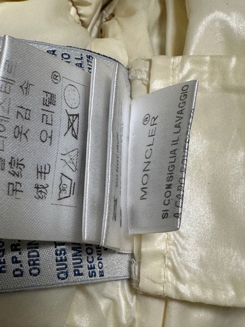 モンクレール　ダウンジャケット ベージュ　フード付き