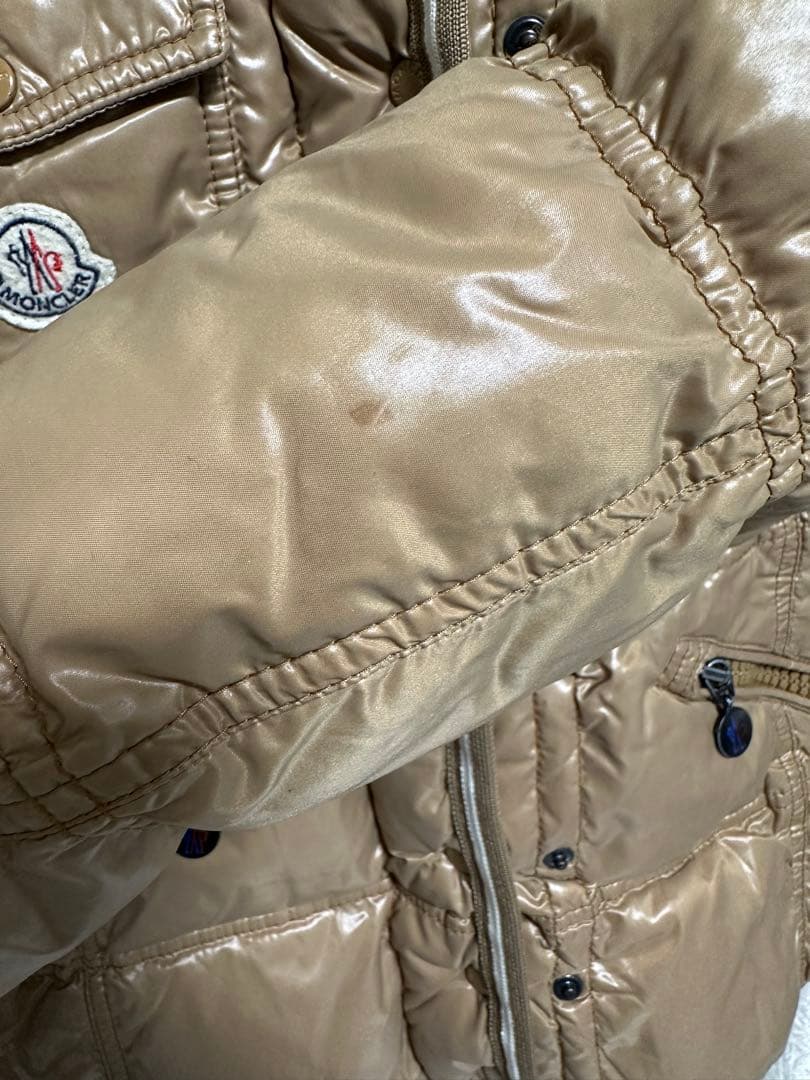 モンクレール　ダウンジャケット ベージュ　フード付き